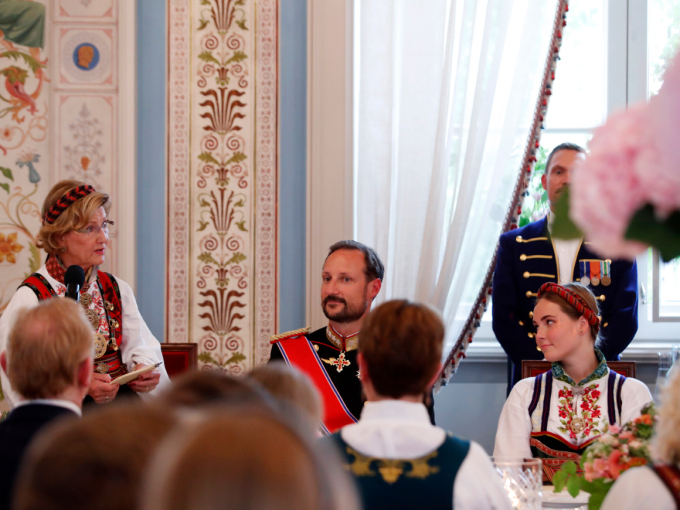 Dronning Sonja ønsker velkommen og holder sin tale til Prinsesse Ingrid Alexandra. Foto: Terje Bendiksby/ NTB scanpix